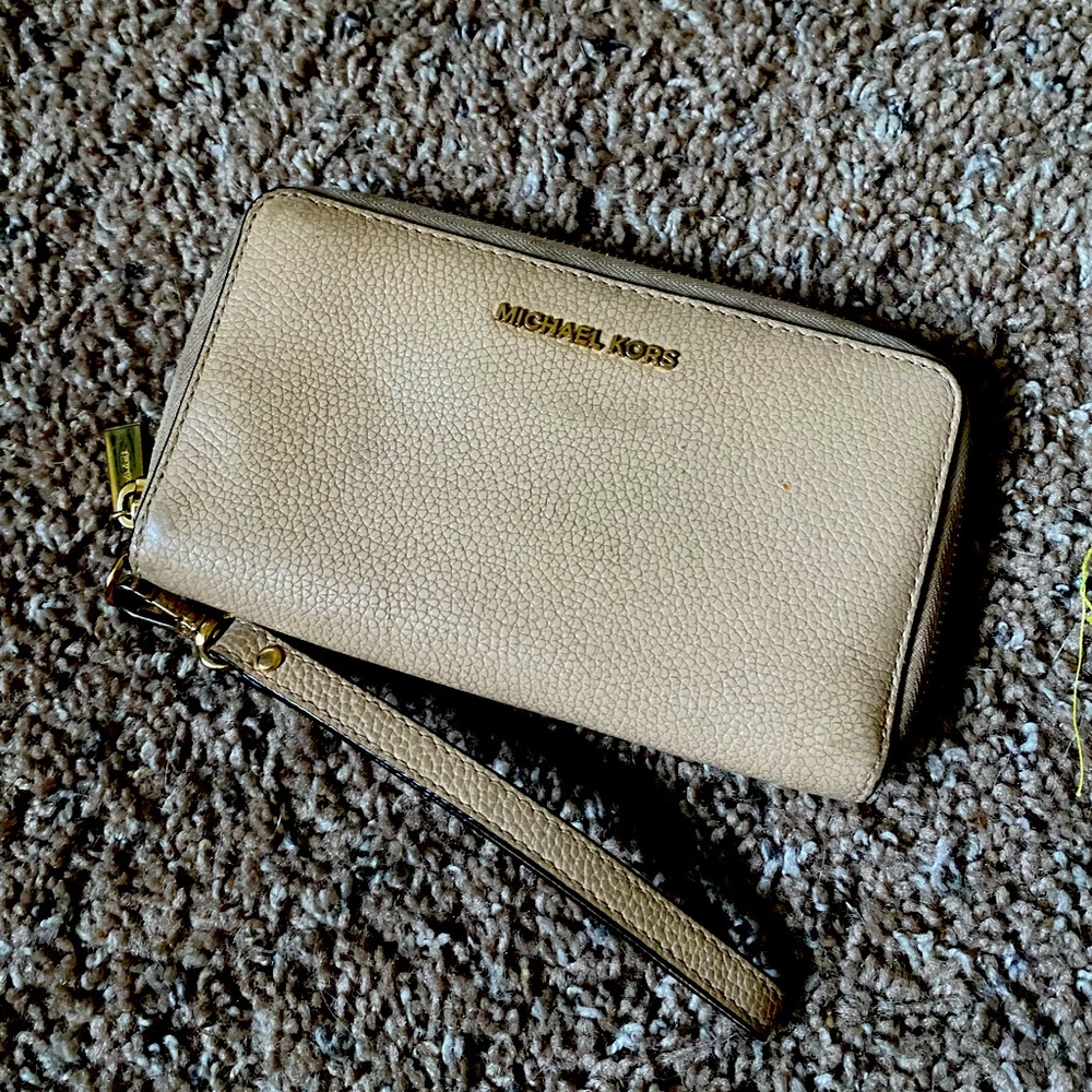 Michael Kors wallet wristlet